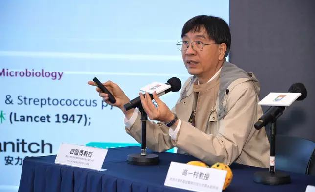 香港大學李嘉誠醫學院微生物學系講座教授、InnoHK病毒與疫苗研究中心總監袁國勇教授講述「政產學研」的成功實踐，令香港創新技術正式從實驗室走進公眾生活，更為全球濕疹護理開啟全新方向。