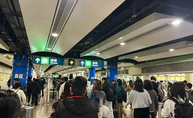 2月中的羅湖管制站。巴士的報記者攝