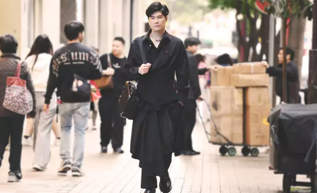 張與辰推出全新單曲《獨居的儀式感》。