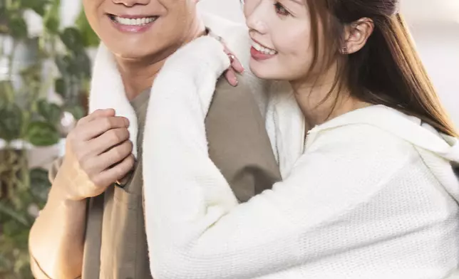張與辰與李芷晴首度合作即飾演甜蜜情侶。