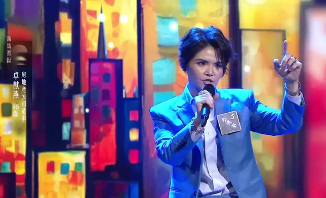 卓猷燕唱歌有表情有台型。