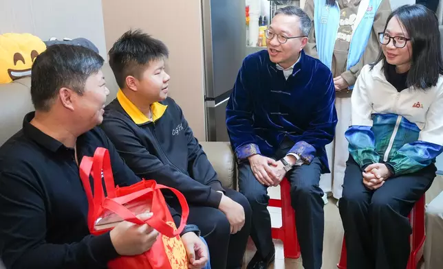 林定國到訪勵德邨。林定國FB