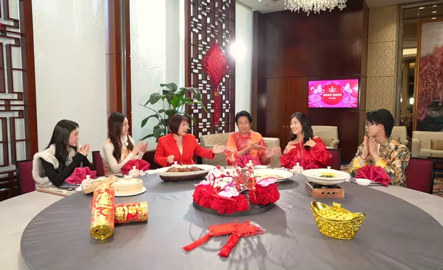 麥玲玲與「遊戲大王」洪天明及愛妻周家蔚，為大家剖析事業運程。