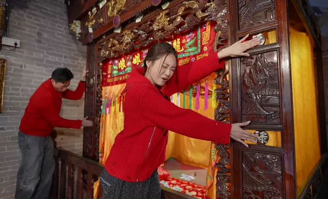 李丞責師傅將與GM、Sophie一同前往肇興，探訪龍母文化。