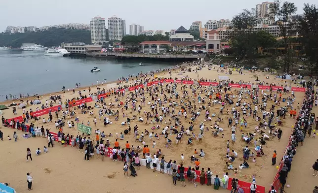 誠邀3至10歲的小朋友踏上大白灣沙灘，參加這場充滿樂趣的復活節獵蛋任務。