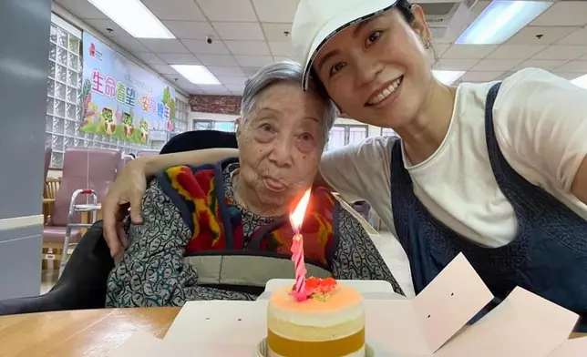 宣萱曾指英姐將她當作自己親生女養大。