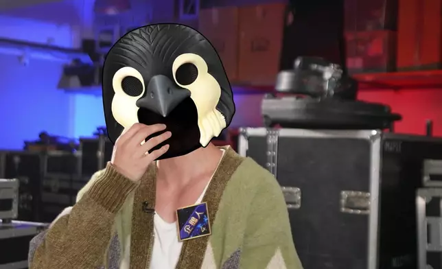 佢嘅胸肌真係唔使谷都好勁。