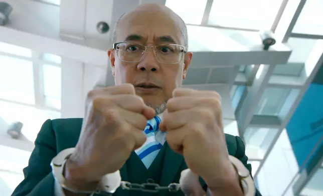 李成昌不信自己會被鎖上手銬。