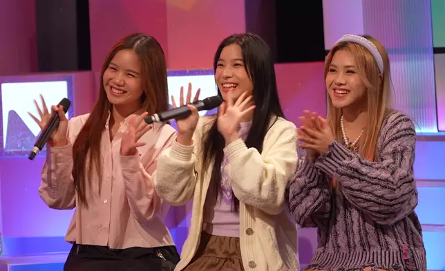 Janees要靠XiX鼓勵番佢轉頭。