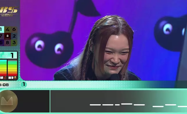 一見到自己六個音錯咗四個，Janees嚇到向前烏。