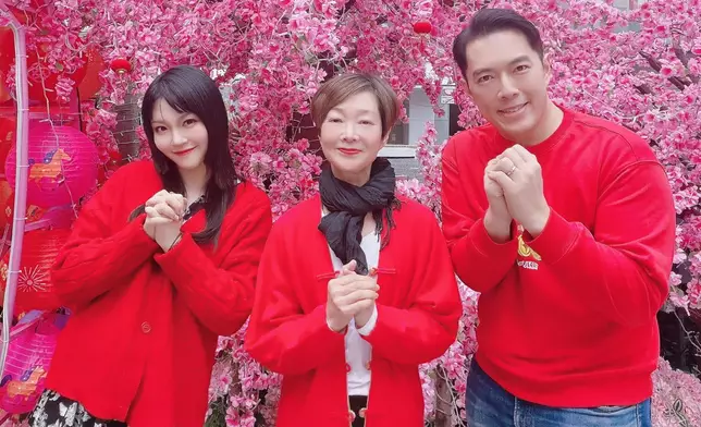 麥皓兒、譚玉瑛、何基佑《QK玉瑛室》節目主持