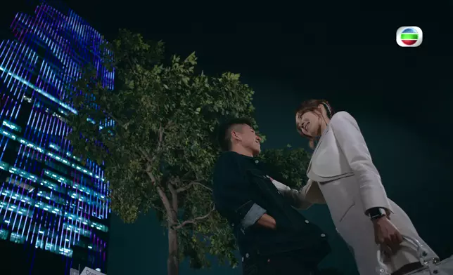 阿東與Kelly超埋身親密戲。