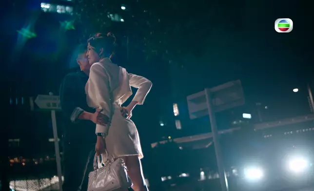 阿東與Kelly超埋身親密戲。