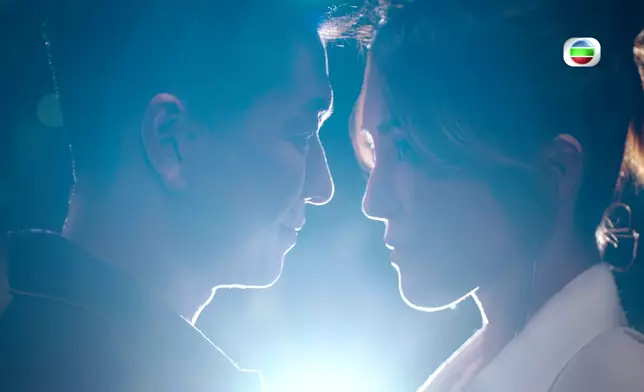 阿東與Kelly超埋身親密戲。