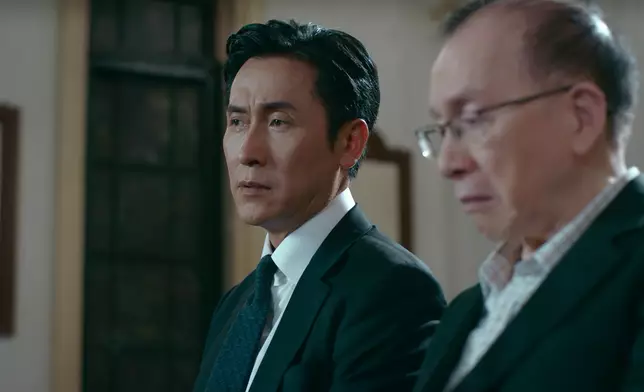 馬德鐘查案時，無意間發現自己身世。