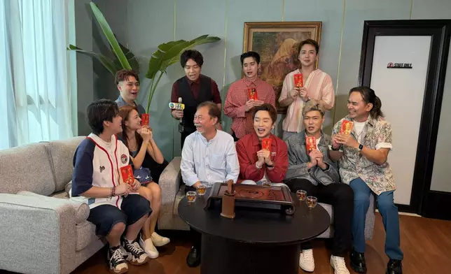 燦哥寄語後輩：「每做一樣嘢都要用心，最重要係願意付出。可能未必賺好多錢，但當你肯付出，就會學得更多，技能亦會比人強。當你夠強，就冇人可以擋住你。唔好以為做明星一定好風光，其實條路會好辛苦，但只要走過去，就會見到更大的舞臺。」