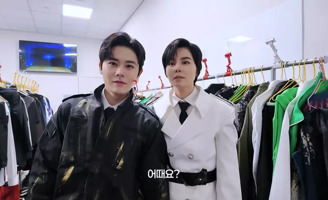 韓佳人cosplay金桐俊去支持他的音樂劇。影片截圖