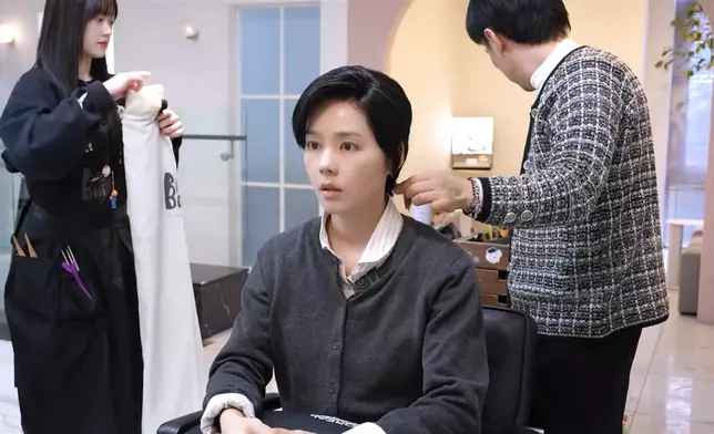 韓佳人YouTube頻道新一集影片挑戰男裝造型。影片截圖