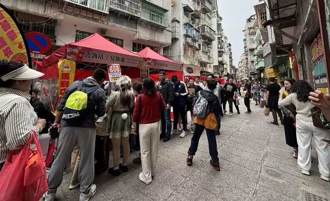 行人專用區設置旅遊諮詢站協助訪客掌握旅遊資訊。澳門新聞局網站圖片