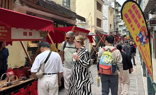 澳門「農曆新年行人專用區」設置賀年特色巿集增添節日氣氛。澳門新聞局網站圖片