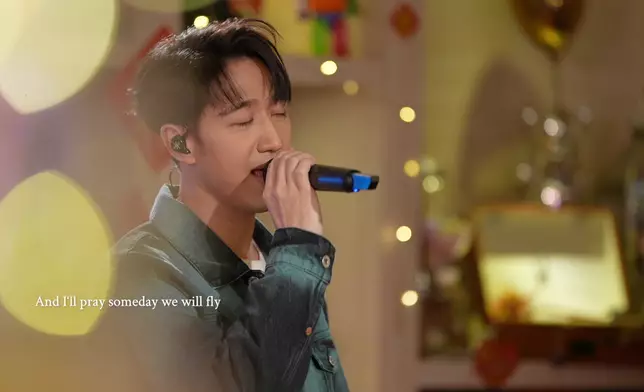 Jay Fung深情獻唱新歌《齊柏林飛船》。