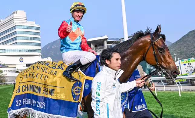 騎師潘頓夥拍「嘉應高昇」締創歷史，並刷新沙田1400米場地時間紀錄。香港賽馬會圖片