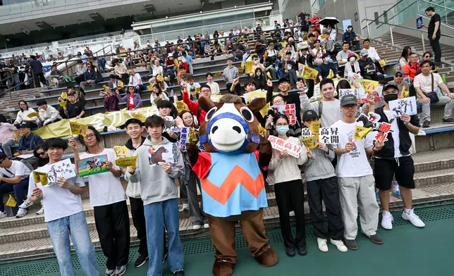 大批馬迷入場見證「嘉應高昇」在沙田馬場譜寫香港賽馬歷史輝煌新篇章，達成歷史性18連勝。香港賽馬會圖片