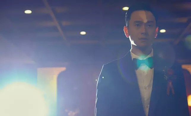 《雙囍》中飾演新郎「高庭生」的劉冠廷，在片中演活了夾在離異父母間的難處。