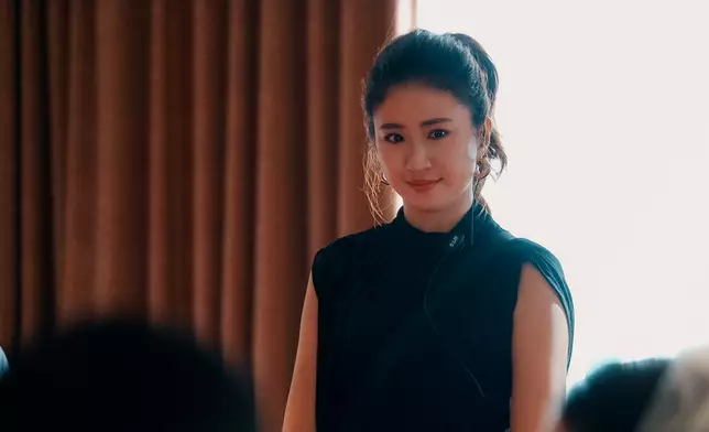 《雙囍》電影主題曲《輕輕放下》由主演之一的 9m88 親自擔綱詞曲創作與演唱。