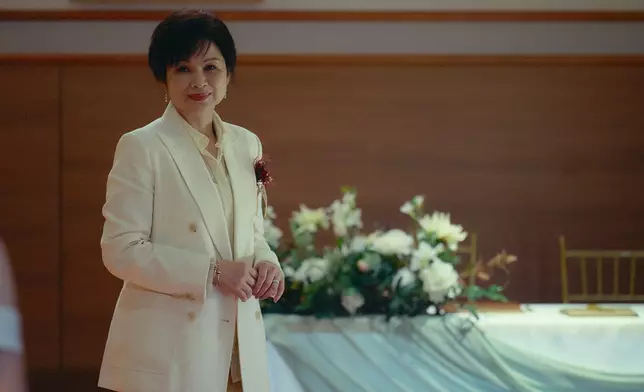 楊貴媚在《雙囍》中飾演新郎母親，對外維持著事業有成的女強人形象，對內卻對孩子充滿虧欠與不捨。