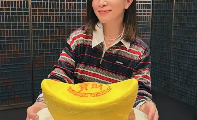 新年期間四出拜年。