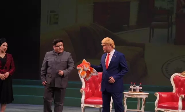 《粵劇特朗普4.0》台上演出（當代粵劇團提供）