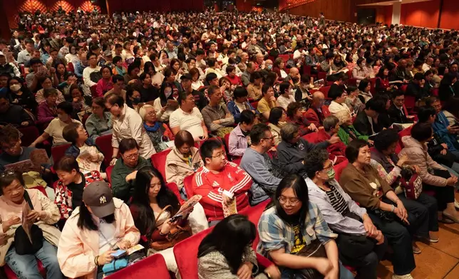 演出座無虛席。