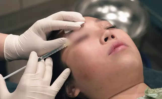 Alex看到效果後的反應頗大。