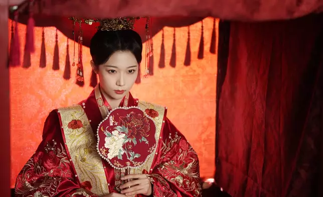 穆樂恩在劇中跟大姊爭夫。