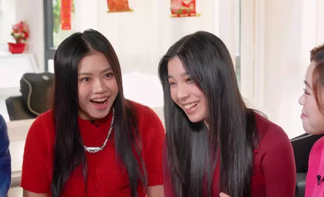 Crystal和Charlotte被批算有「姊妹爭夫」問題，兩人嚇到擘大口苦笑。