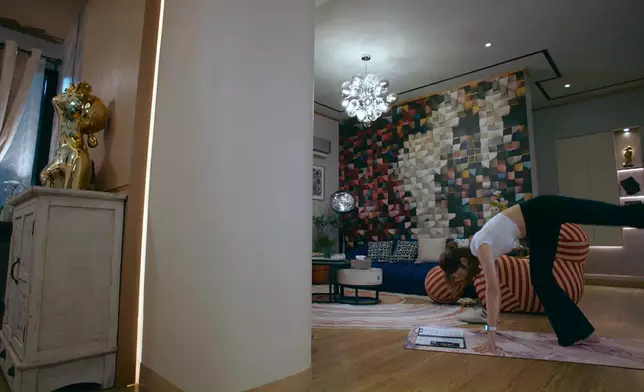 Kelly本身都係瑜伽達人。