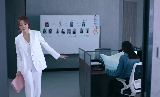 Kelly第三個造型。