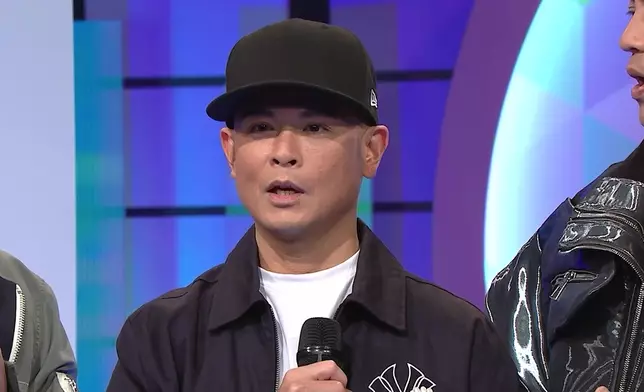 雖然側田係唱將，但面對「難以捉摸」嘅AI實測系統，佢都係冇乜信心，仲一直好留心咁聽系統之父Eric Kwok教路。