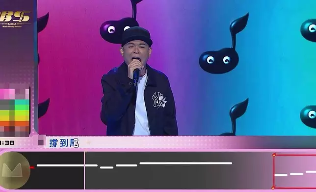 唱首本名曲《命硬》，佢好似仲緊張。