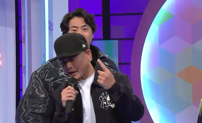 側田「超緊張表情包」。