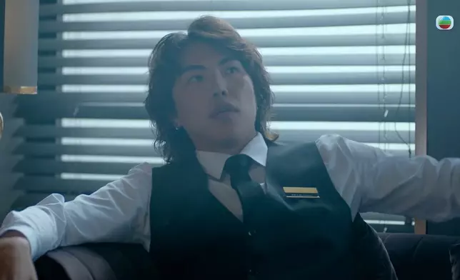 Ducan囂得嚟有啲寸，留意番佢圖31-32a係刻意眈天望地，寸到冇朋友。