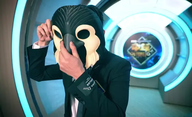 所有藝人選手除面具露真身。