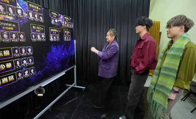 三位導師精心挑選學員。