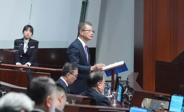 財政司司長陳茂波發表新一年度財政預算案。巴士的報記者攝