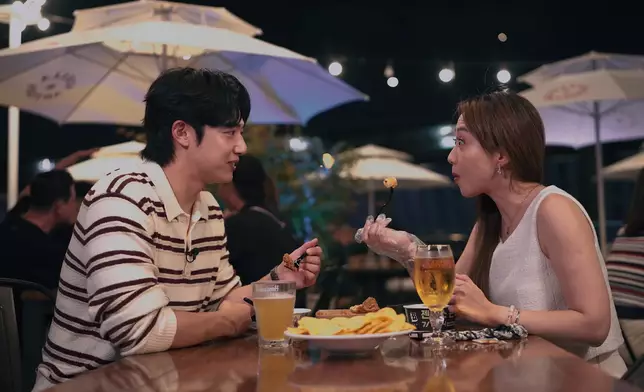 Jason帶Ada品嚐地道韓或炸雞及單酒。