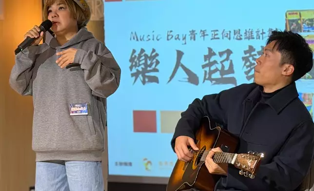 工作坊導師指導參加者