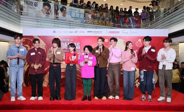 家燕姐率領歌手拜年。