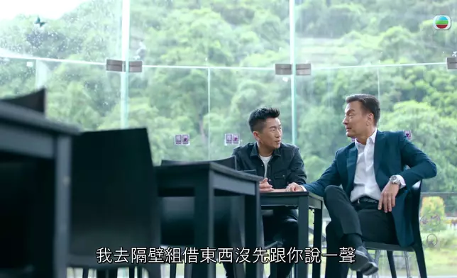 連坐姿都好貴氣架佢。