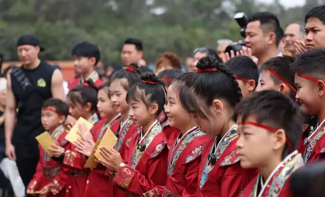 深圳明灣學校的同學們以體驗學習者的身份參與。
